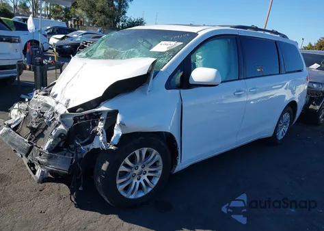 2014 Toyota Sienna Xle V6 8 Passenger из США, поврежденный, VIN 5TDYK3DC5ES478258